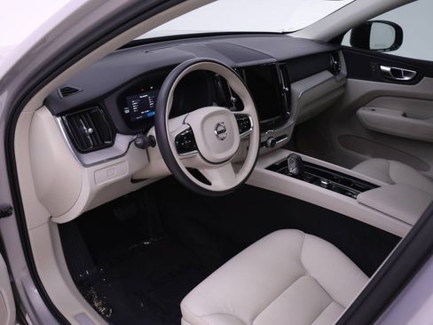 Certified 2024 Volvo XC60 B5 Plus AWD/4WD image 6