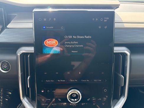 Used 2025 GMC Acadia Elevation w/ Elevation Premium Package FWD image 19