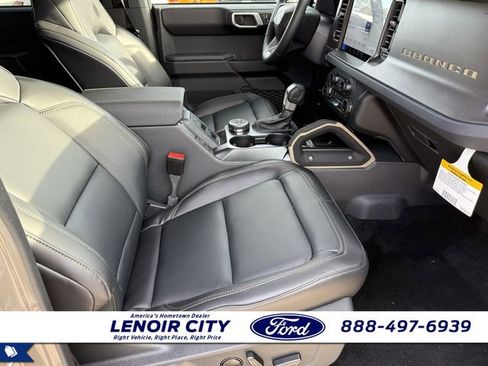 New 2025 Ford Bronco Badlands w/ Sasquatch Package AWD/4WD image 16