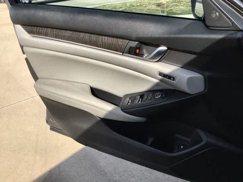 Certified 2018 Honda Accord EX-L image 30