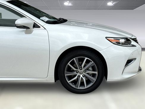 Used 2018 Lexus ES 300h w/ Luxury Package FWD image 30