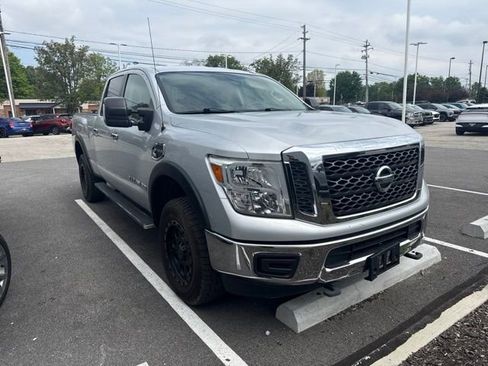Used 2017 Nissan Titan SV AWD/4WD image 2