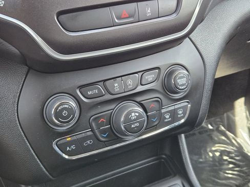 Used 2022 Jeep Cherokee Trailhawk w/ Sound & Nav Group AWD/4WD image 20