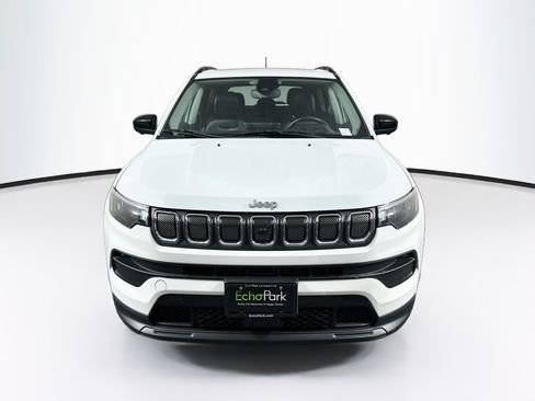 Used 2022 Jeep Compass Latitude w/ Sun and Sound Group FWD image 2