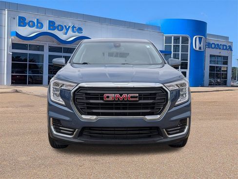Used 2024 GMC Terrain SLE image 8