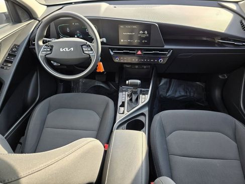 Used 2023 Kia Niro LX image 26