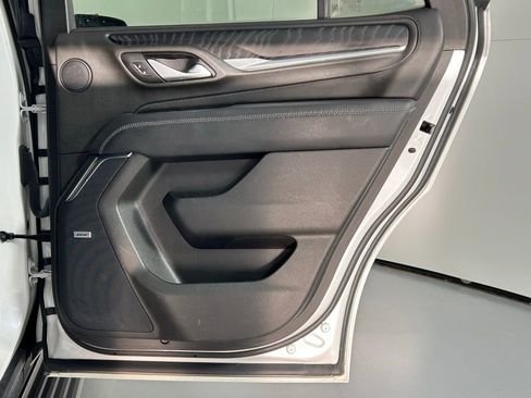 Used 2024 GMC Yukon Denali w/ Denali Reserve Package image 12