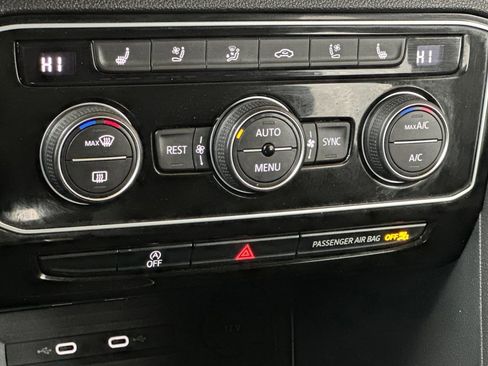 Used 2021 Volkswagen Atlas SEL Premium image 22