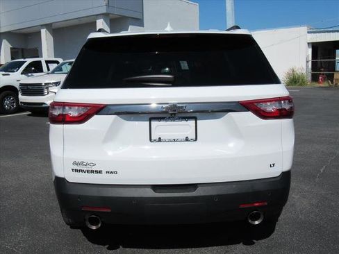 Used 2021 Chevrolet Traverse LT w/ LPO, Blackout Package image 5