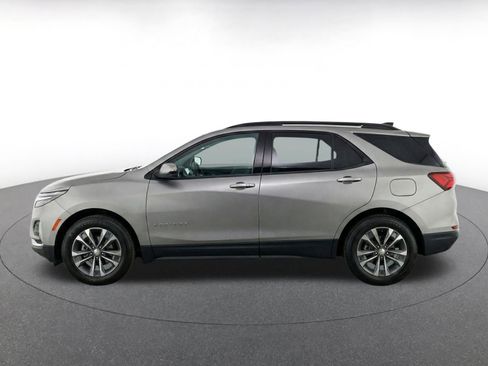 Used 2025 Chevrolet Equinox LT FWD image 3