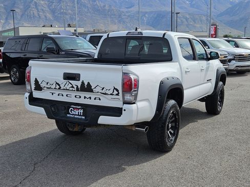 Used 2021 Toyota Tacoma TRD Sport w/ TRD Premium Sport Package AWD/4WD image 3