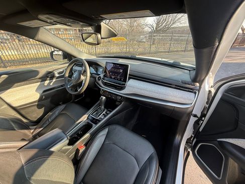 Used 2023 Jeep Compass Latitude image 15