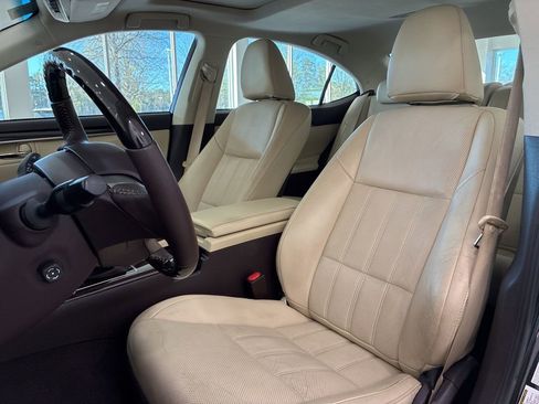 Used 2017 Lexus ES 350 w/ Luxury Package image 11