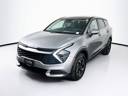 Used 2025 Kia Sportage LX image 3