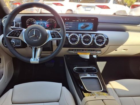 Used 2025 Mercedes-Benz CLA 250 image 9