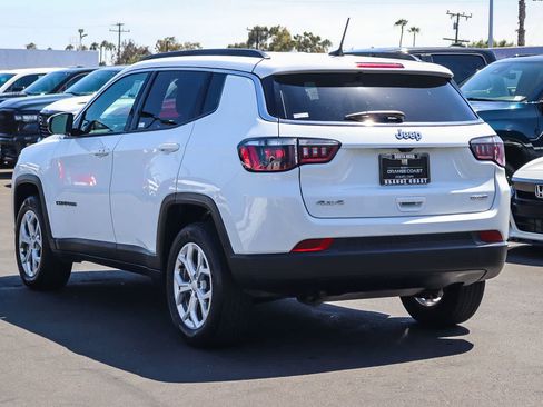 Used 2024 Jeep Compass Latitude AWD/4WD image 6