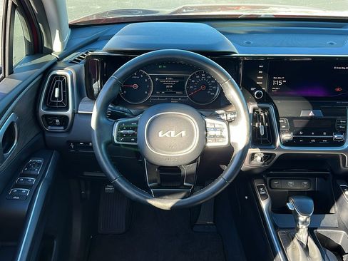 Used 2022 Kia Sorento S image 9