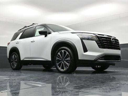 New 2026 Nissan Pathfinder Platinum w/ Lighting Package AWD/4WD image 32