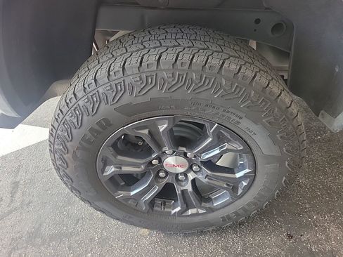 Certified 2024 GMC Canyon Elevation image 9