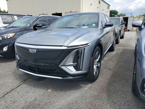 Used 2024 Cadillac Lyriq Tech AWD/4WD image 3