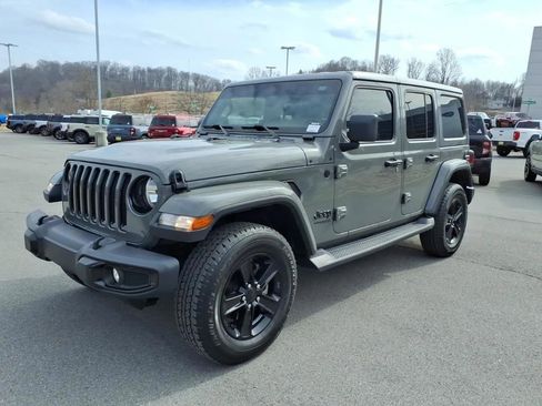 Used 2021 Jeep Wrangler Unlimited Sahara image 2