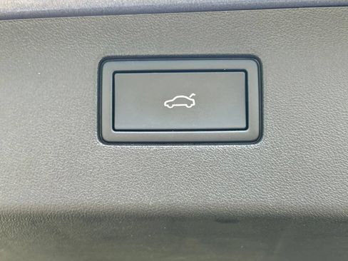 Certified 2025 Volkswagen Tiguan SE w/ Panoramic Sunroof Package AWD/4WD image 54