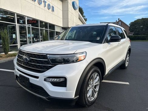 Used 2024 Ford Explorer XLT w/ Equipment Group 202A image 3