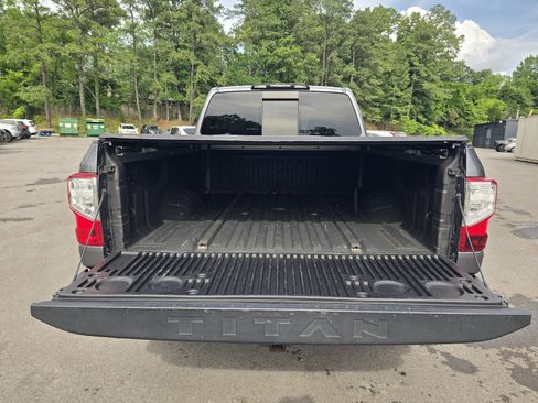 Used 2018 Nissan Titan SV w/ SV Convenience Package AWD/4WD image 14