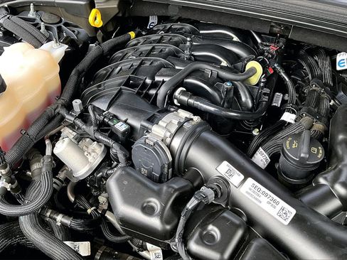 Used 2024 Jeep Grand Cherokee Laredo X image 28