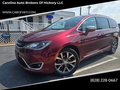 Used 2017 Chrysler Pacifica Limited w/ Tire & Wheel Group