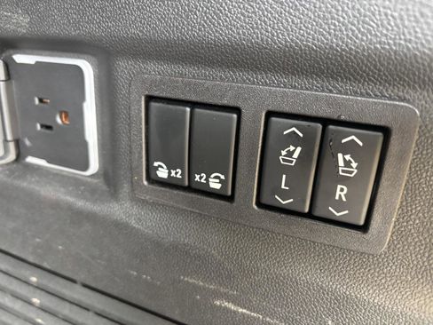 Used 2023 Chevrolet Tahoe High Country image 9