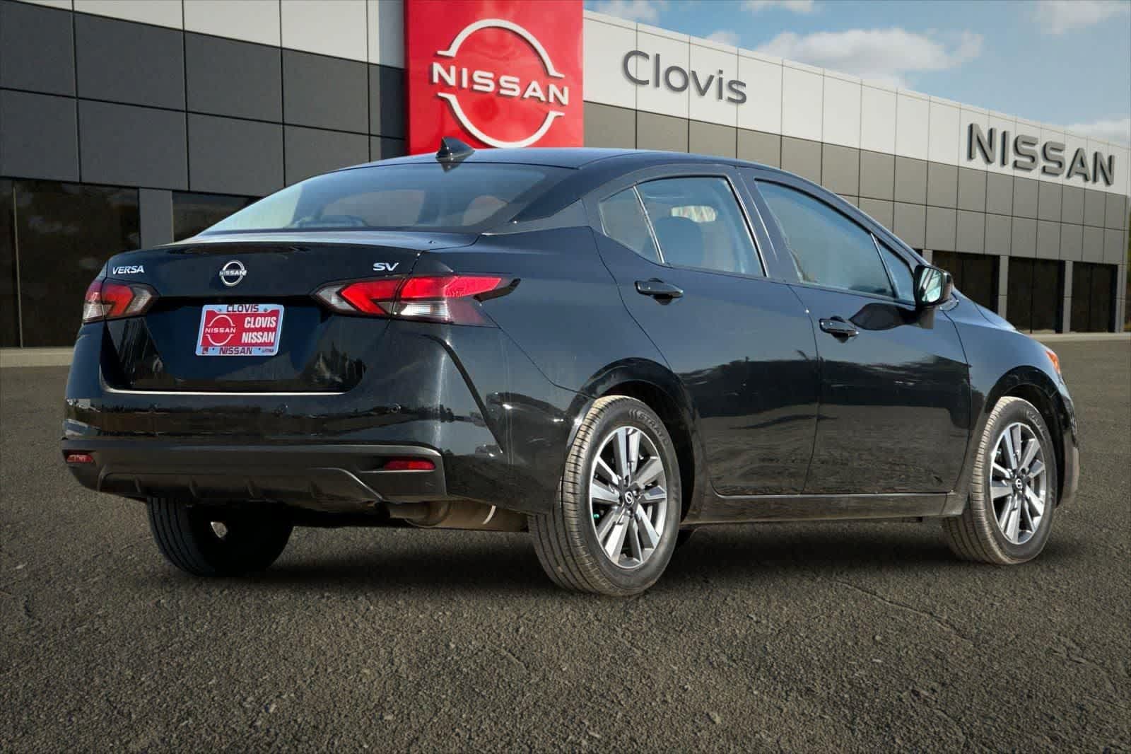 Used 2023 Nissan Versa SV FWD image 3