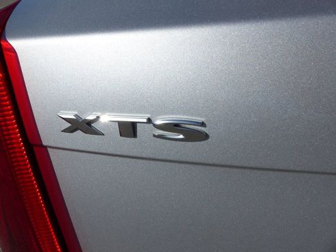 Used 2017 Cadillac XTS Luxury FWD image 9