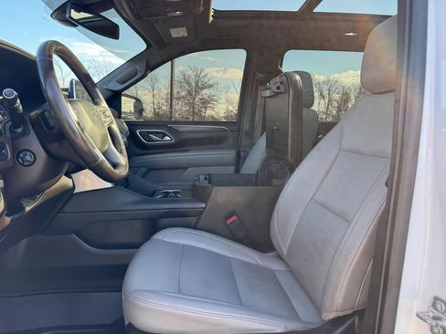 Used 2021 Chevrolet Suburban Z71 w/ Z71 Signature Package image 19