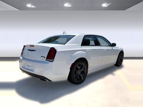 Used 2023 Chrysler 300 S RWD image 8