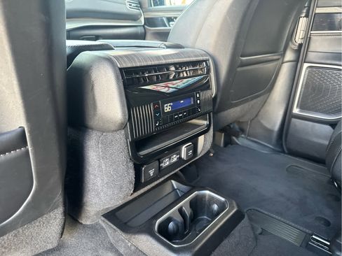Used 2024 Jeep Wagoneer Series III AWD/4WD image 36