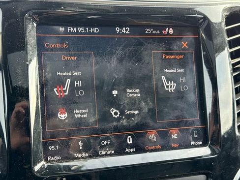 Used 2019 Jeep Cherokee Limited image 29