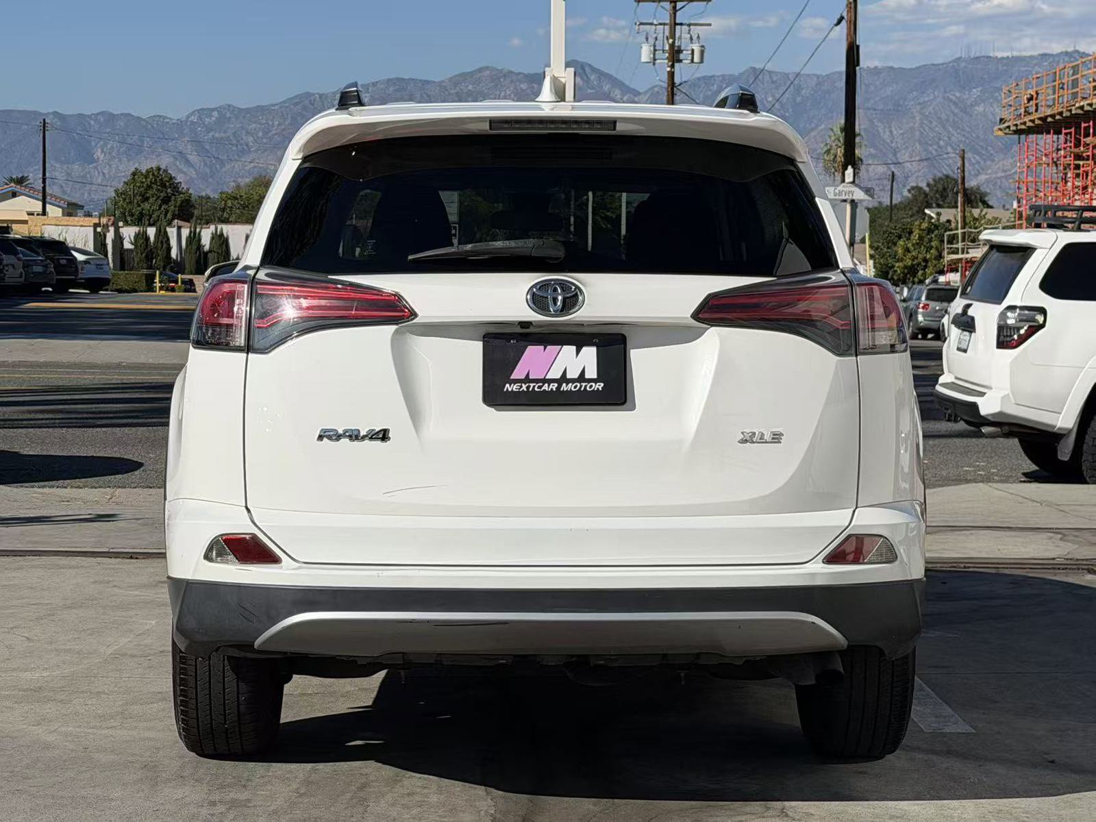 Used 2018 Toyota RAV4 XLE FWD image 6