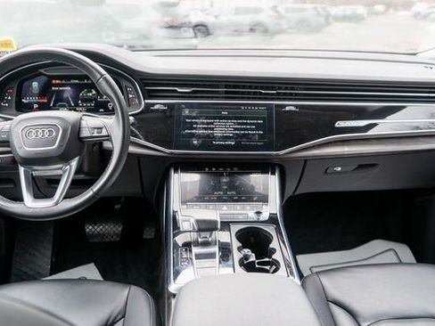 Used 2022 Audi Q8 Premium image 16