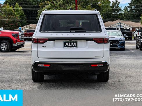 Used 2024 Jeep Wagoneer L Series II w/ Flexible Seating Group image 12