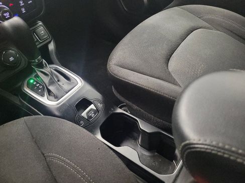 Used 2023 Jeep Renegade Latitude AWD/4WD image 26