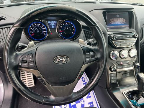 Used 2014 Hyundai Genesis 3.8 RWD image 10