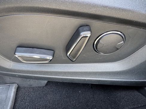 Used 2020 Ford Explorer Limited image 18