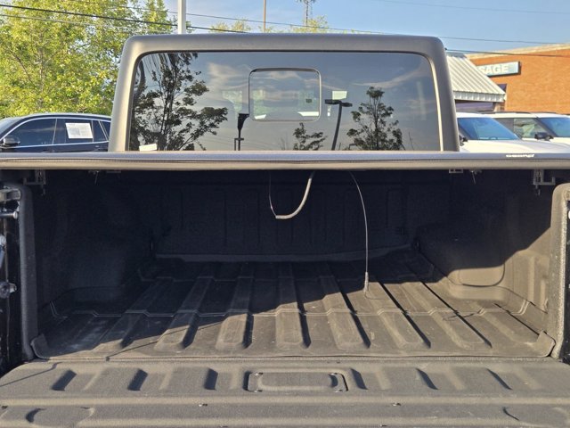 Used 2024 Jeep Gladiator Rubicon w/ Technology Group AWD/4WD image 16