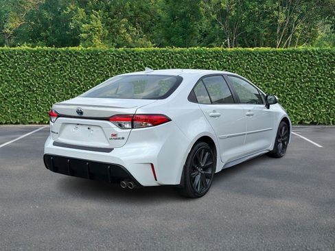 Used 2024 Toyota Corolla SE w/ SE Package FWD image 3
