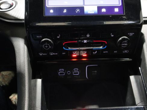 Used 2023 Jeep Grand Cherokee L Laredo image 28