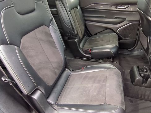 Used 2021 Jeep Grand Cherokee L Laredo image 18