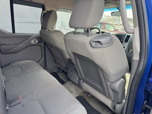 Used 2013 Nissan Frontier SV AWD/4WD image 22