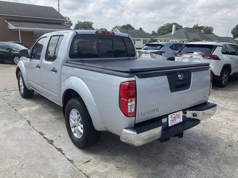 Used 2018 Nissan Frontier SV RWD image 5