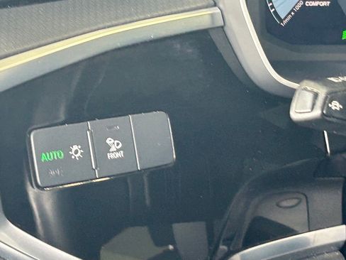 Used 2023 Audi Q3 2.0T Premium image 36